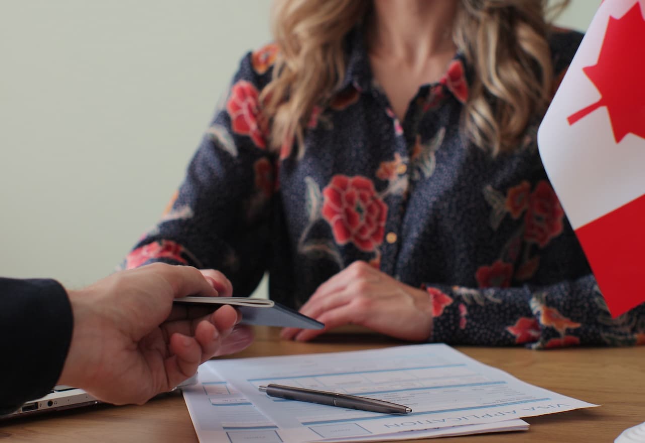 Thumbnail-For-Immigration Lawyer in Toronto Cross-Border Guide-By-Relislaw